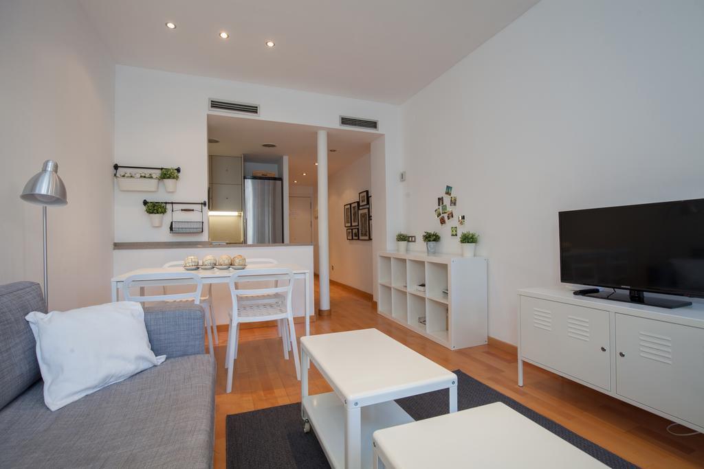 Flateli Lluria Apartment บาร์เซโลนา ภายนอก รูปภาพ