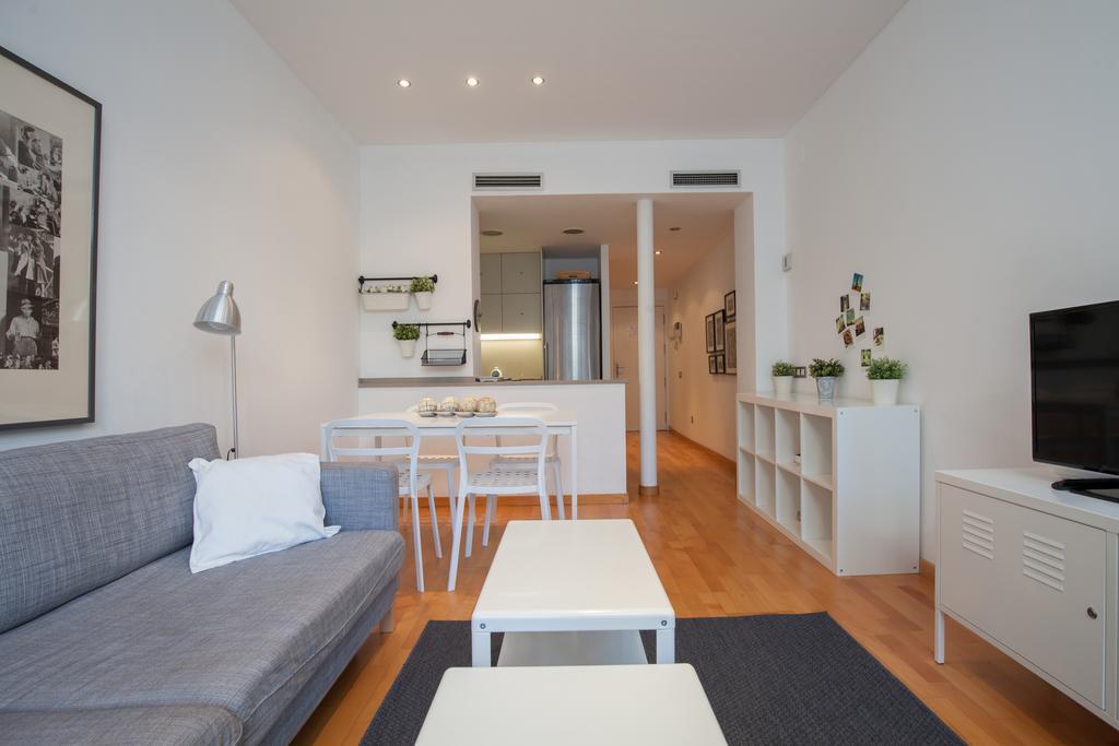 Flateli Lluria Apartment บาร์เซโลนา ภายนอก รูปภาพ