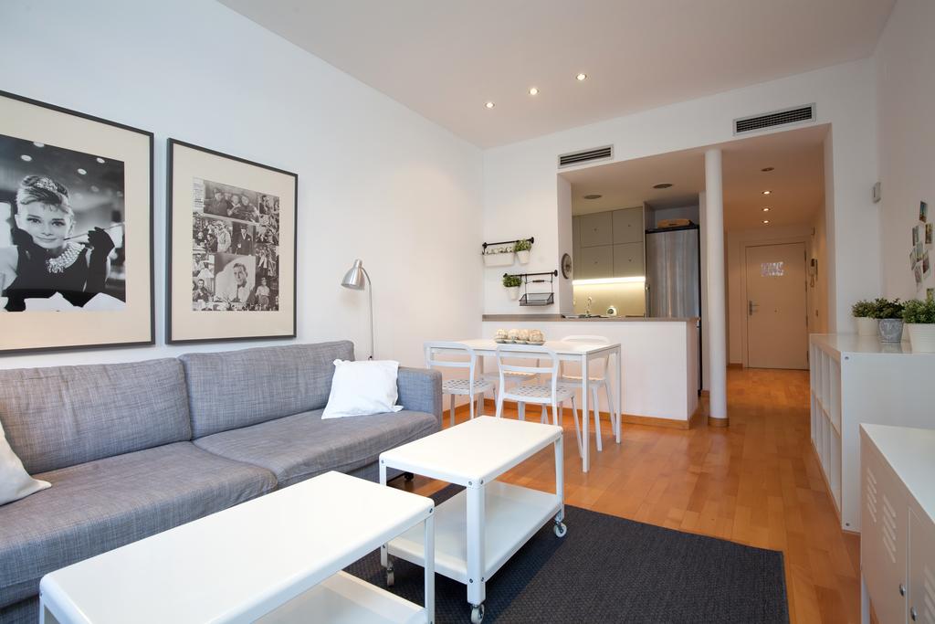 Flateli Lluria Apartment บาร์เซโลนา ภายนอก รูปภาพ