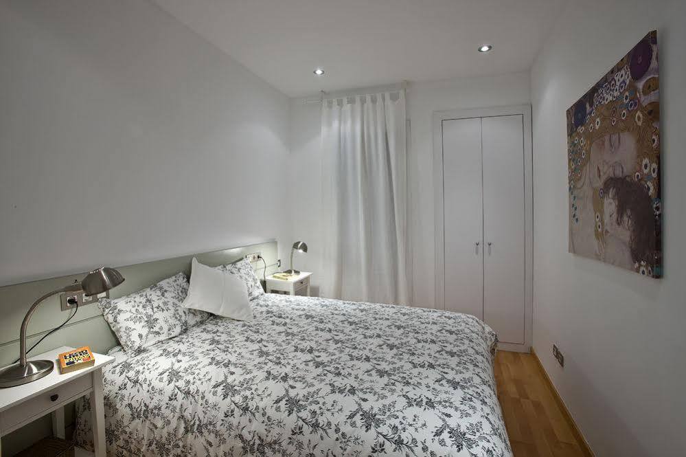 Flateli Lluria Apartment บาร์เซโลนา ภายนอก รูปภาพ