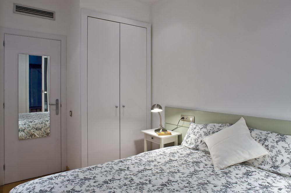 Flateli Lluria Apartment บาร์เซโลนา ภายนอก รูปภาพ